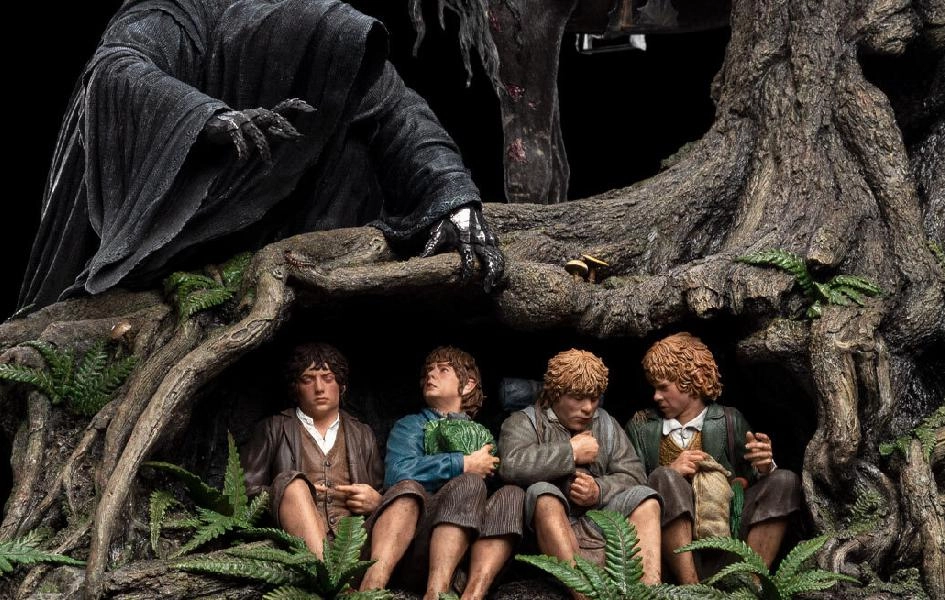 Fabric Figure Masters Collection - Escape off the Road 1/6 Scale Statue