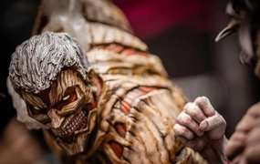 Attack On Titan: Eren Jaeger & Mikasa Vs. Armored Titan Elite Statue Exclusive Famous Painting Handmade Sculpture