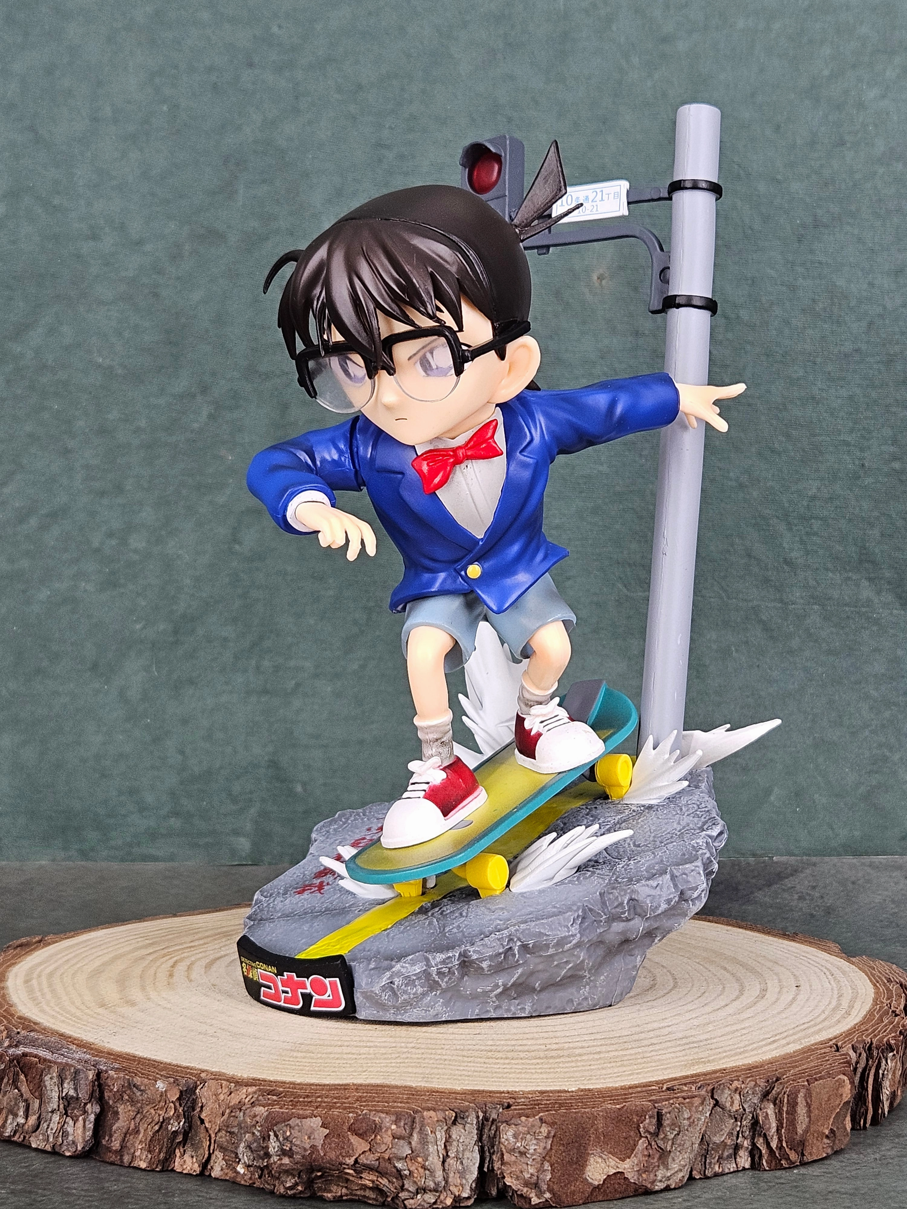 Detective Konan on Skates version New Action Figure 25 cm Historic Replica