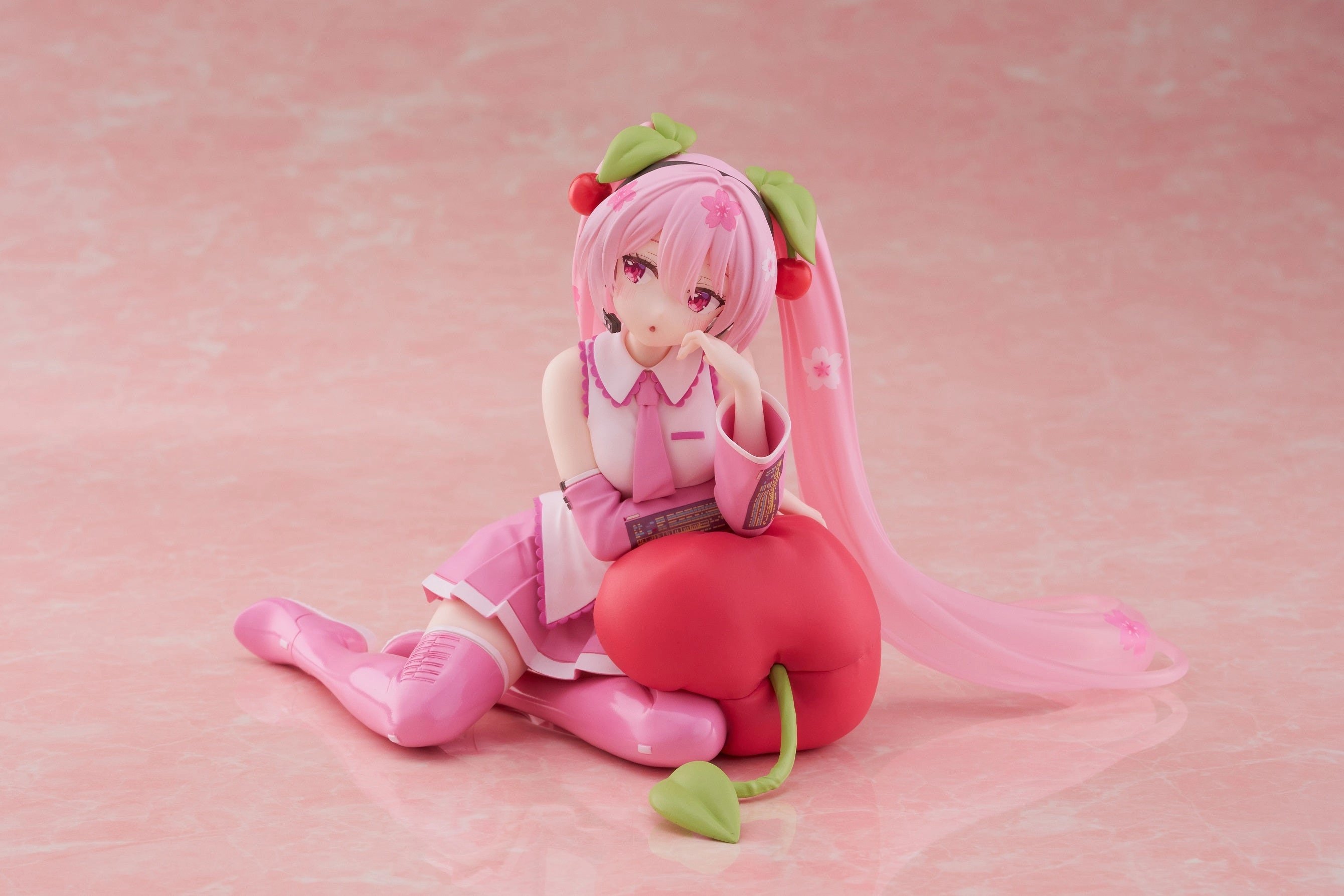 Hobbyist Collection Fantasy Collectible Hatsune Miku Sakura Miku Desktop Cute Figure (Cherry Cushion Ver.)