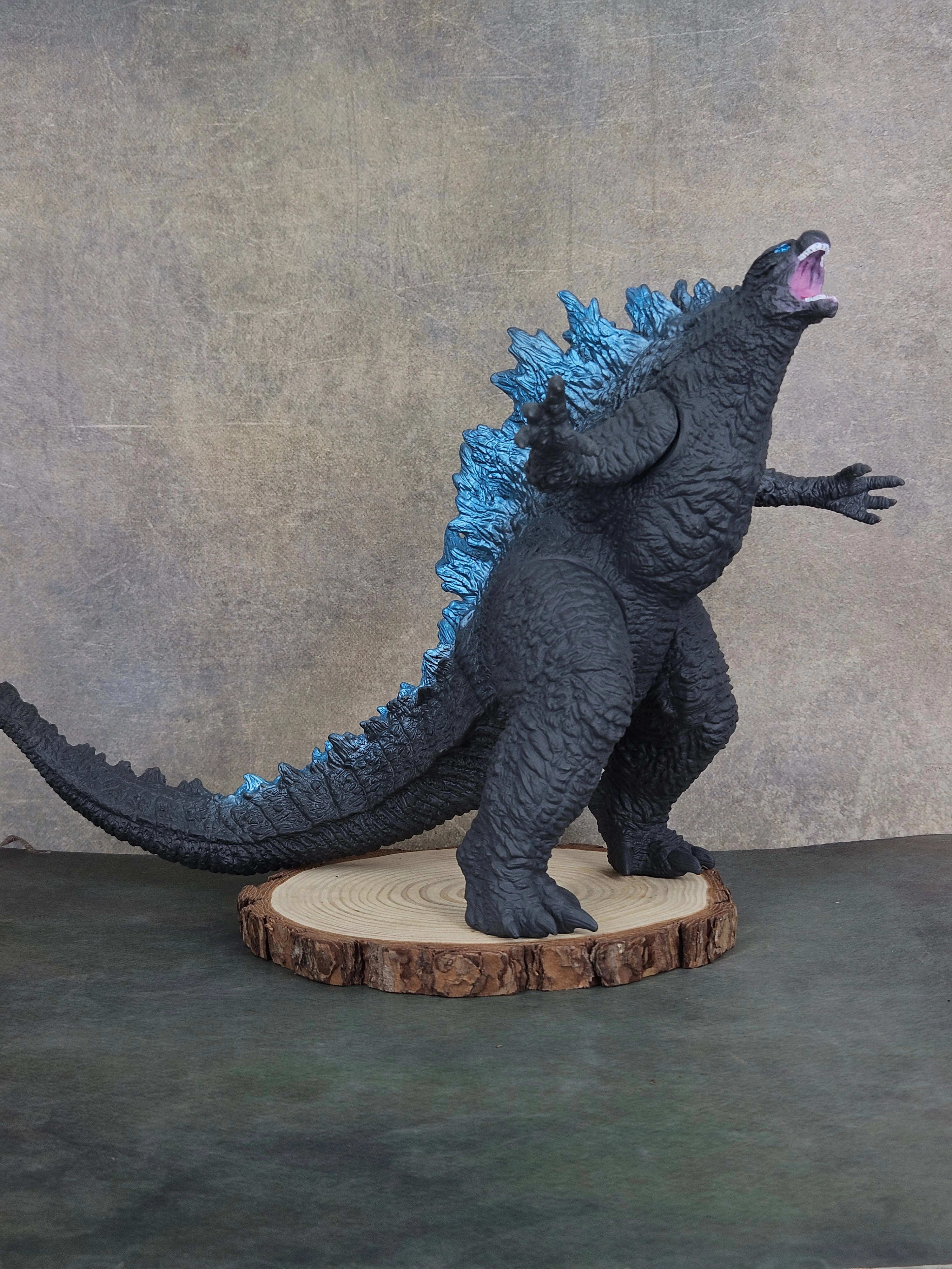 Godzilla X Kong The New Empire Gaint GODZILLA 28 CM with weapons | premium figure Unicorn Statue Designer Item