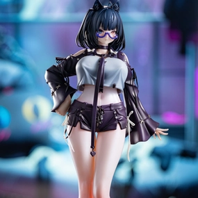 Insect Model Kurochako Is Having Trouble Choosing Stockings In The Fitting Room