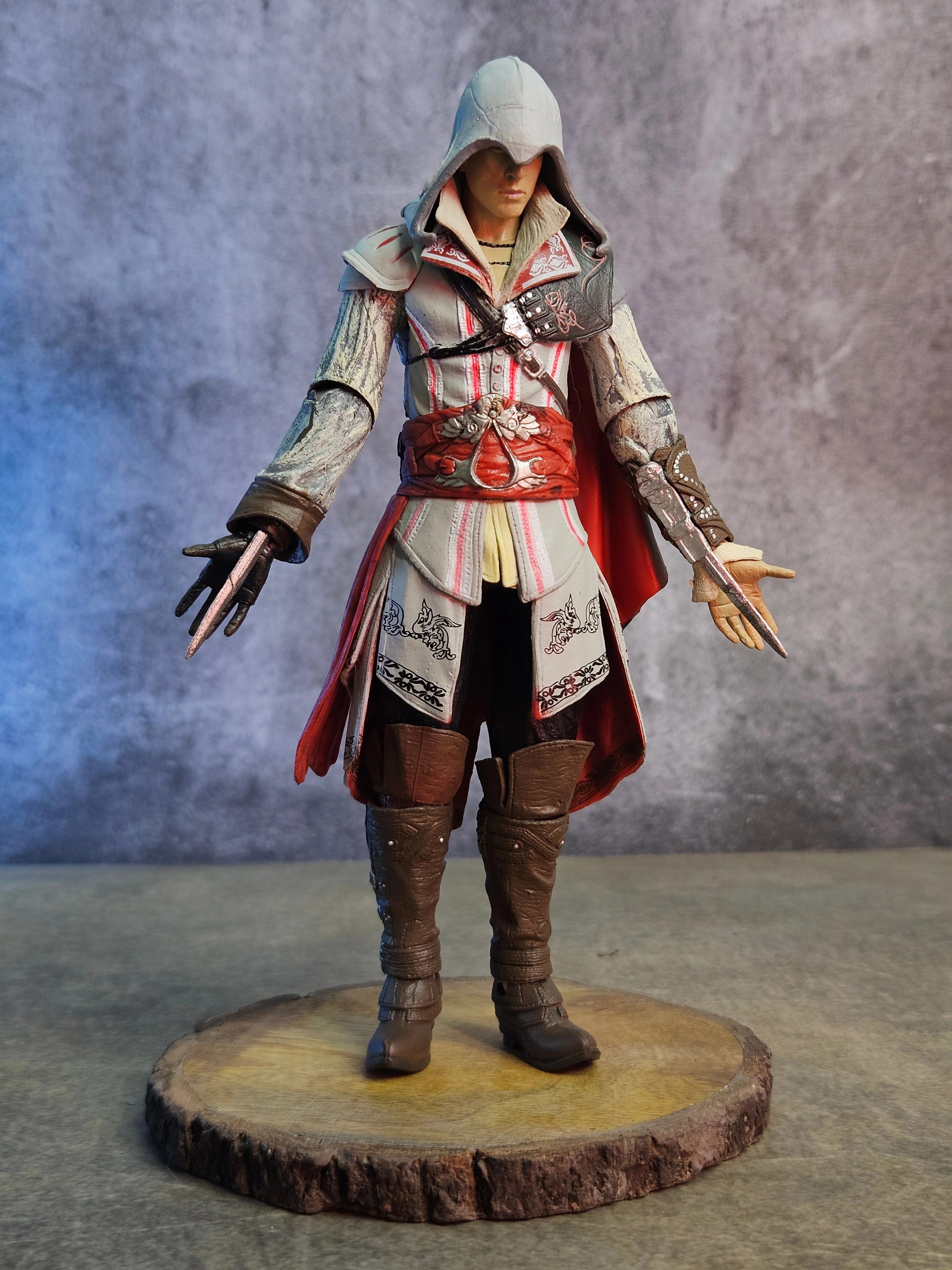 Multi Pose SN Auditor From France Master Assassin's Creed II Action Figure - Player Select Ubisoft White