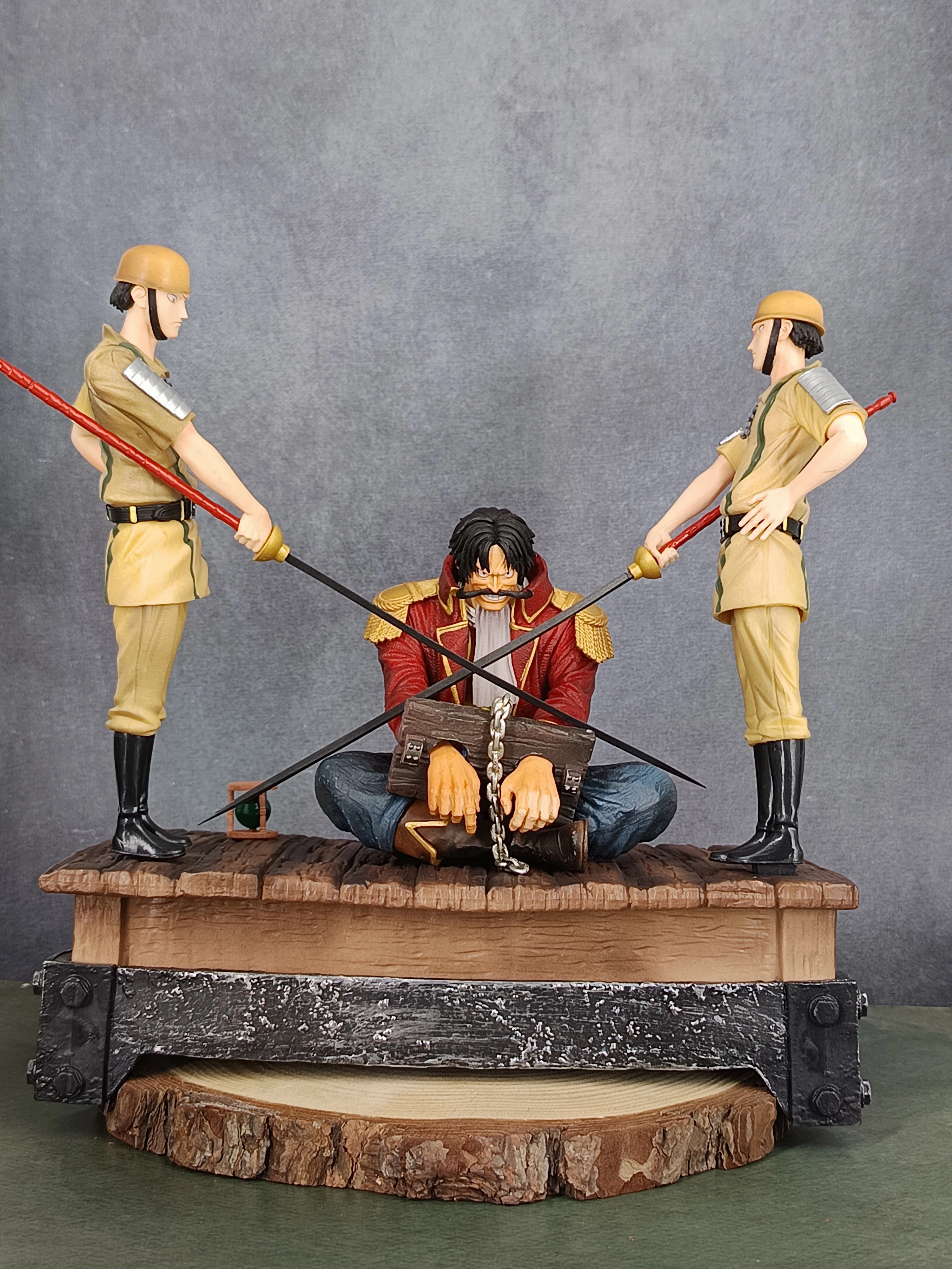 One Piece GK Fight Gol D. Roger Prisoned Scene Action Figure | 33 cm Beginner Friendly