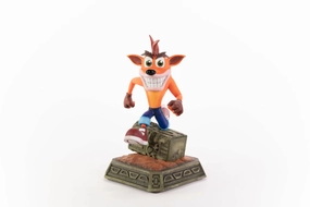 School Project First 4 Figures Crash Bandicoot Classic - Crash Bandicoot - Collectible Statue