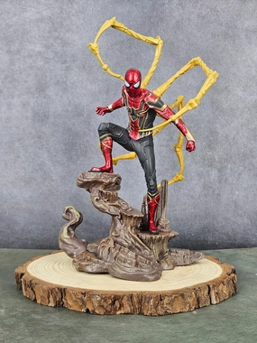 Avengers Infinity War | Iron Spider-Man Action Figure | 28 cm | PVC Spacecraft Model