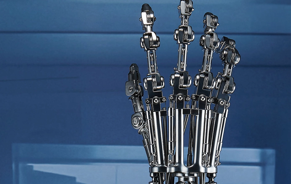 Art Figure Character Merchandise Terminator 2: Judgement Day - T-800 Endoskeleton Arm & Brain Chip Life-Size Replica