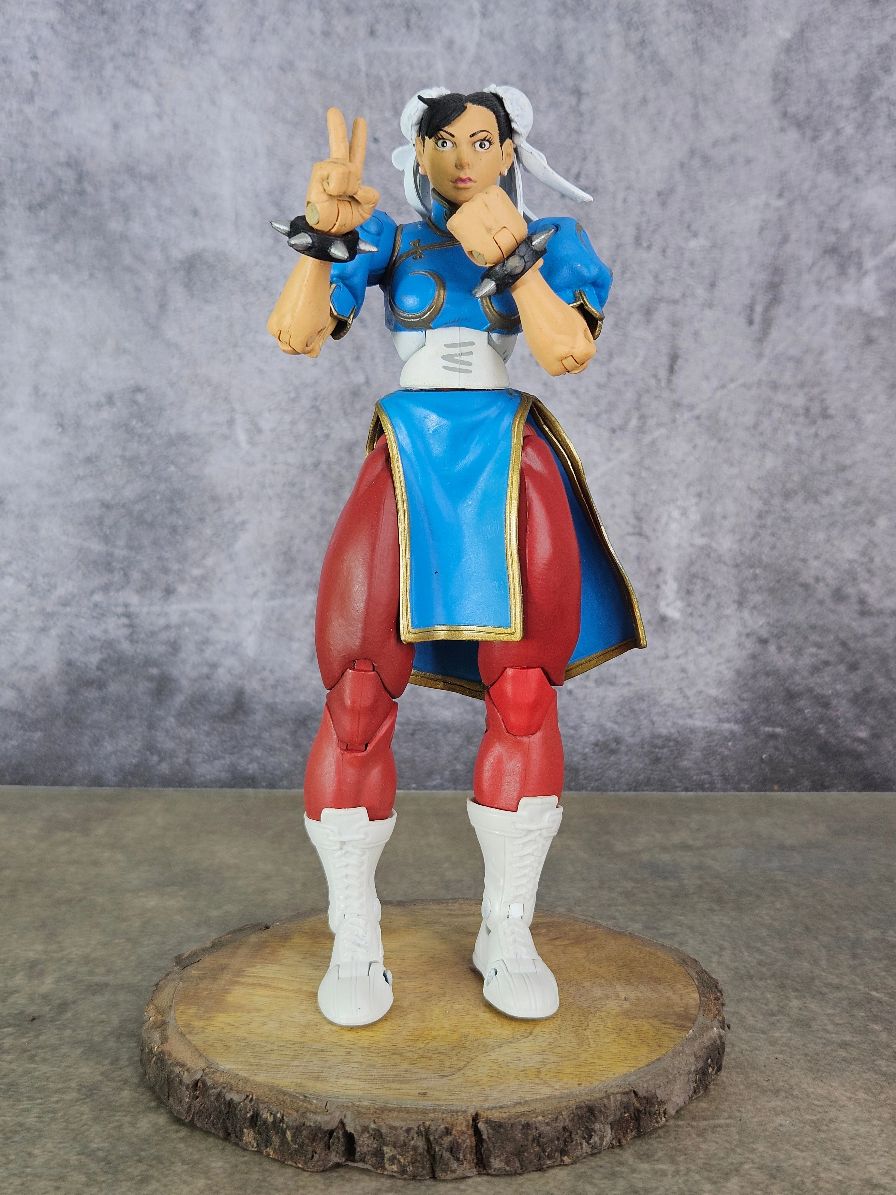 Serious Investor Storytelling Prop Street Fighter IV Chun-Li Action Figure | PVC | 7 Inch | Boxed Game Version
