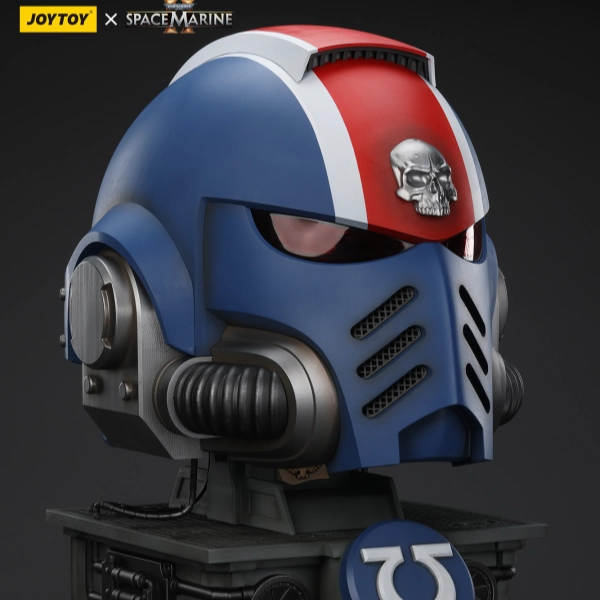 WARHAMMER Ultramarines Lieutenant Titus' MKX Helmet & Display Stand Fantasy Merchandise Ship Figure
