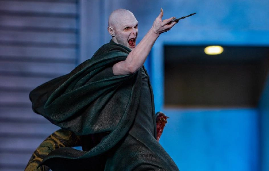 Voldemort and Nagini - Harry Potter - Legacy Replica 1/4 Cute Animal Art Masterpiece